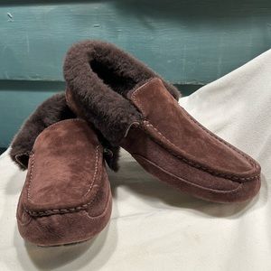 Men’s UGG’s Brown Leather House Slippers, fleece lined, size 11, worn once